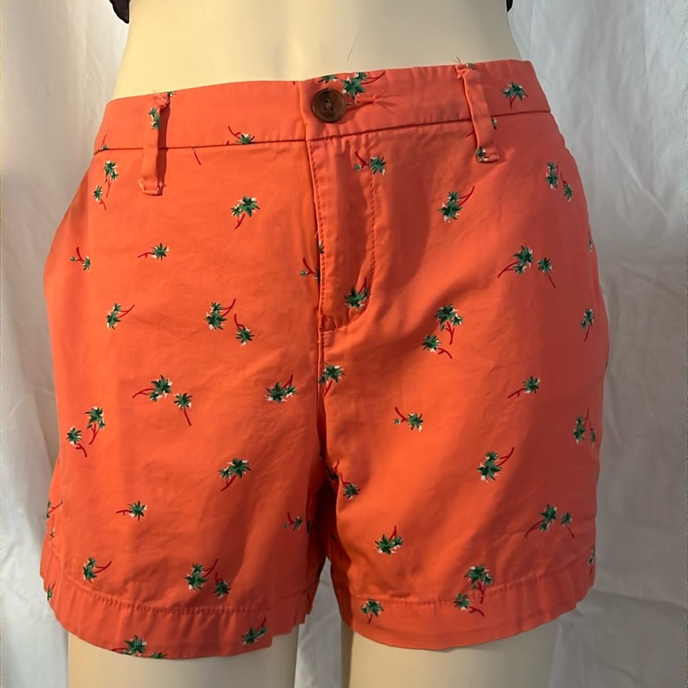Old Navy Everyday shorts in salmon with emerald palm trees.